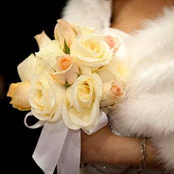 winter-wedding-bouquet-italy